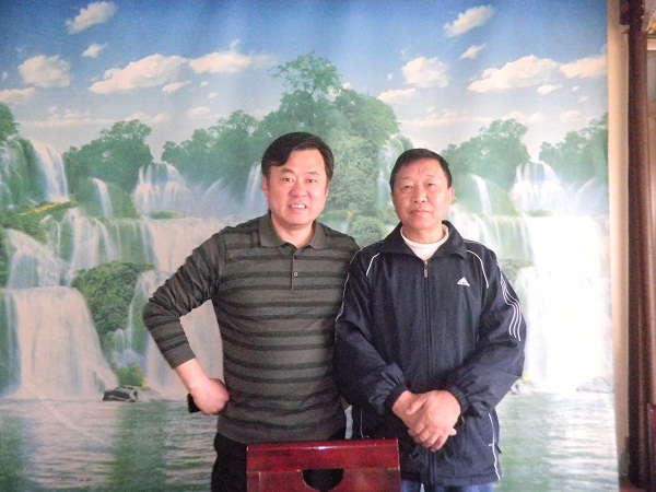 邵阳经委主任、市长助理秦立军（左）与我司经济发展战略顾问韩国良先生（右）